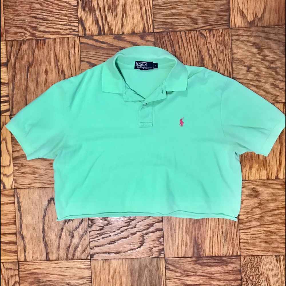 Cute cropped polo shirt!Great with high waisted jeans and works in all seasons!